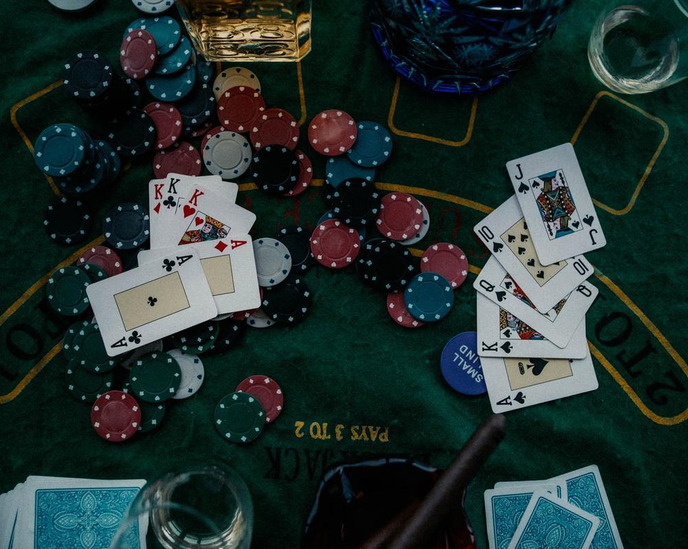 Poker Online: Satu-satunya Meja yang Melawan Manusia