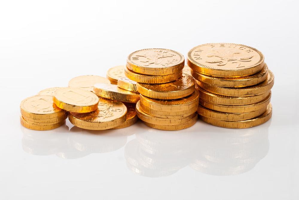Tumpukan koin emas melambangkan program bonus dan promosi